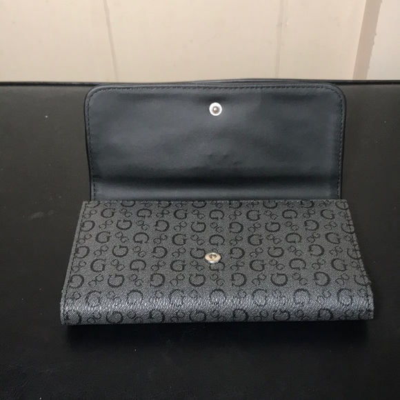 Guess black floral purse and wallet - Picture 4 of 11